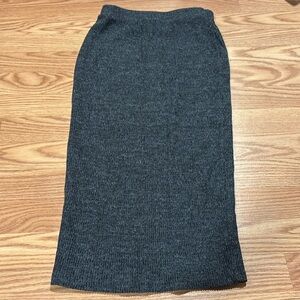 SO woman’s maxi skirt dark gray size small. Perfect for dressy or casual. Cute!